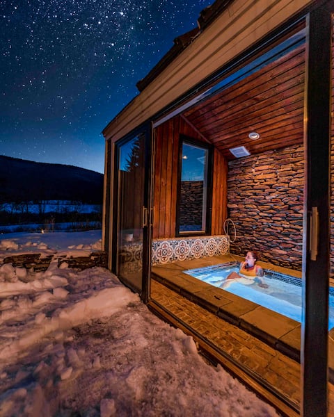 Catskills, secluded, a renovated 1840s Barn w/SPA