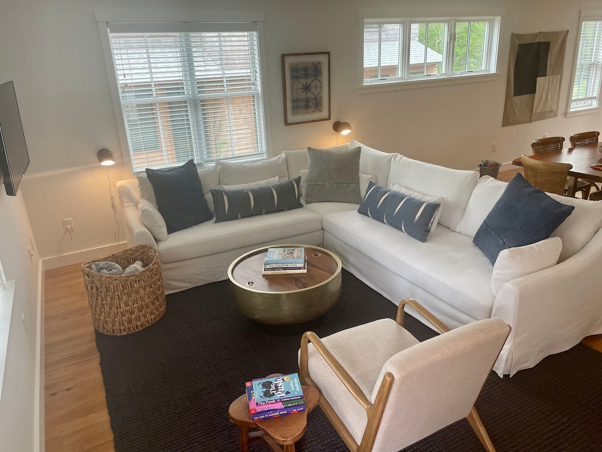 Top performing Airbnb: The Oak Bluffs House - Walk to Beach & Town in Oak Bluffs