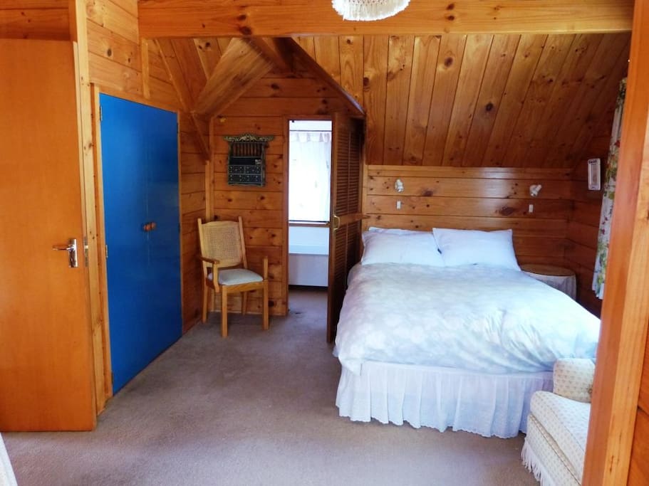 Comfortable Queen room with ensuite