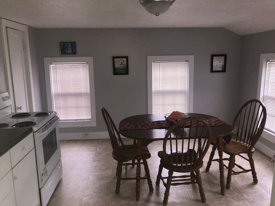 Full kitchen and service for 3