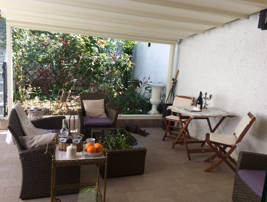patio closed with awning