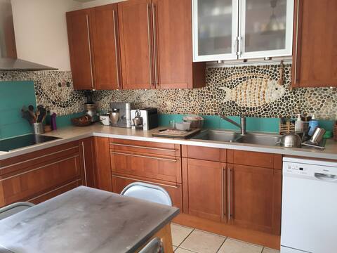 Entire 6 room house near Versailles