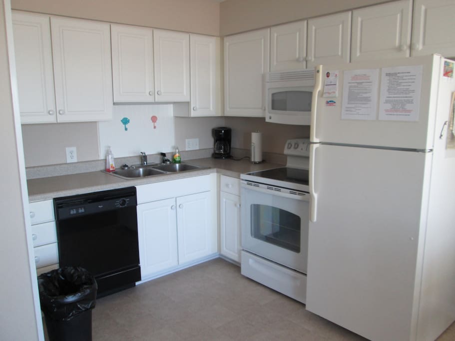 Fully equipped kitchen - just bring your paper products and soaps.