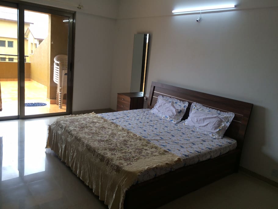 Large Double Bed (6'X6') with Sleepwell Mattress