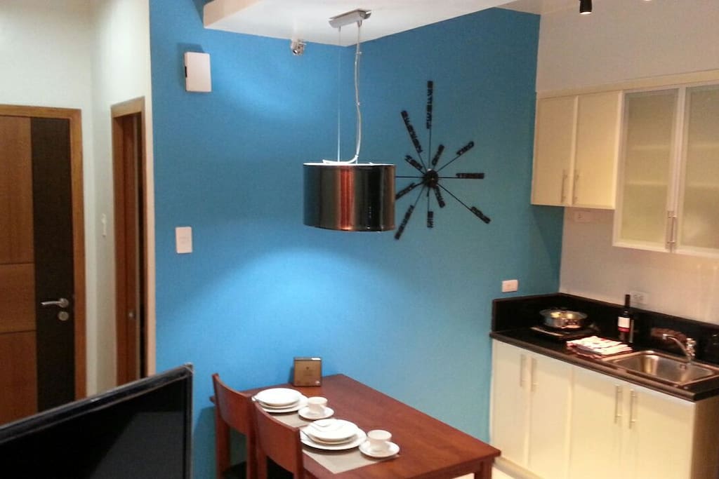 Dining seats 2-4, Compact kitchen