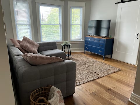 Successful Airbnb property: Camille House, Charming 2 bedroom apartment. in Niagara Falls