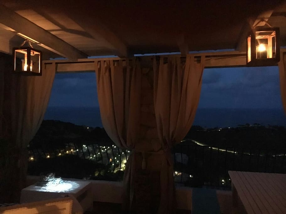 terrazza vista mare notturna