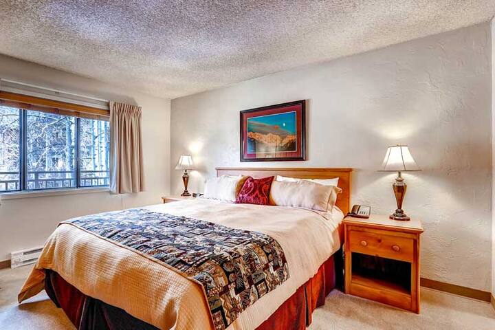 Dormitorio principal con cama king