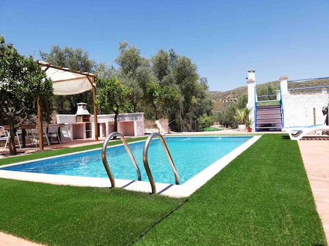 Villa "Los Abuelos" en Granada. Private pool.