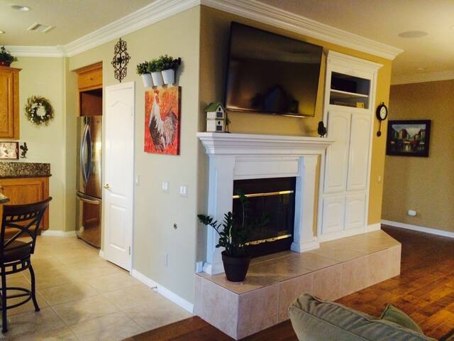 Spacious Luxury Home Pool/Spa/Views gallery image 4