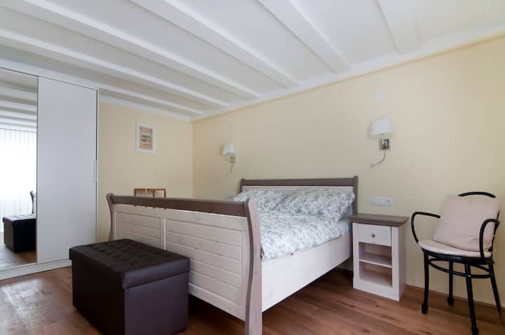 Chambre au rez-de-chaussée I avec miroir