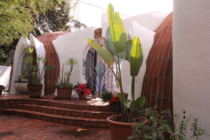 Rustic Emerald Retreat with Rave Reviews! Its Art!