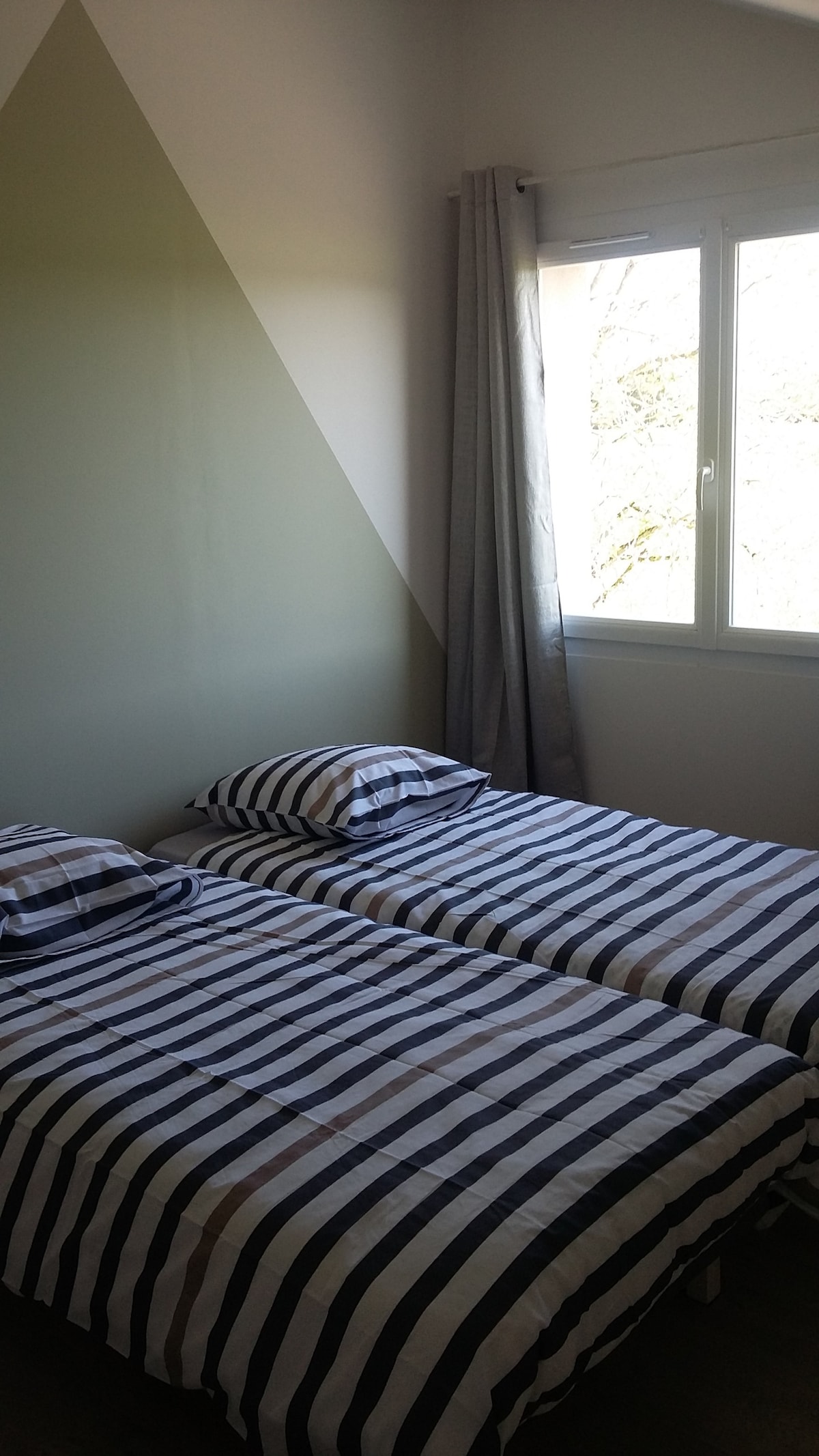 chambre 2 avec 2 lits de 90