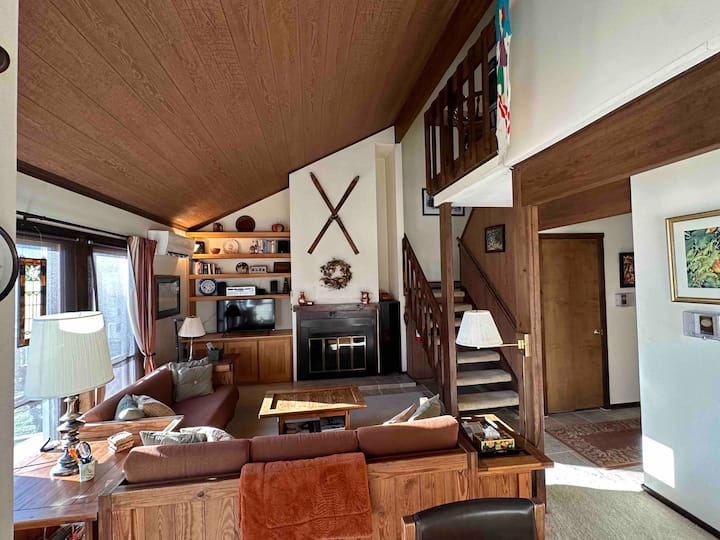 Lofty View - cozy family getaway