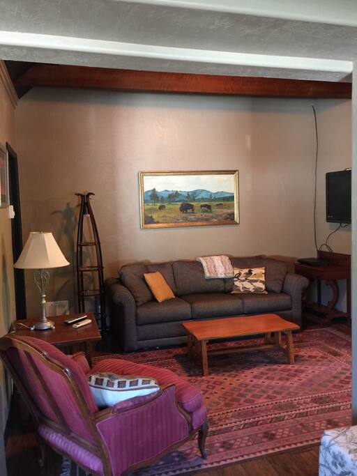 living area with flat screen tv