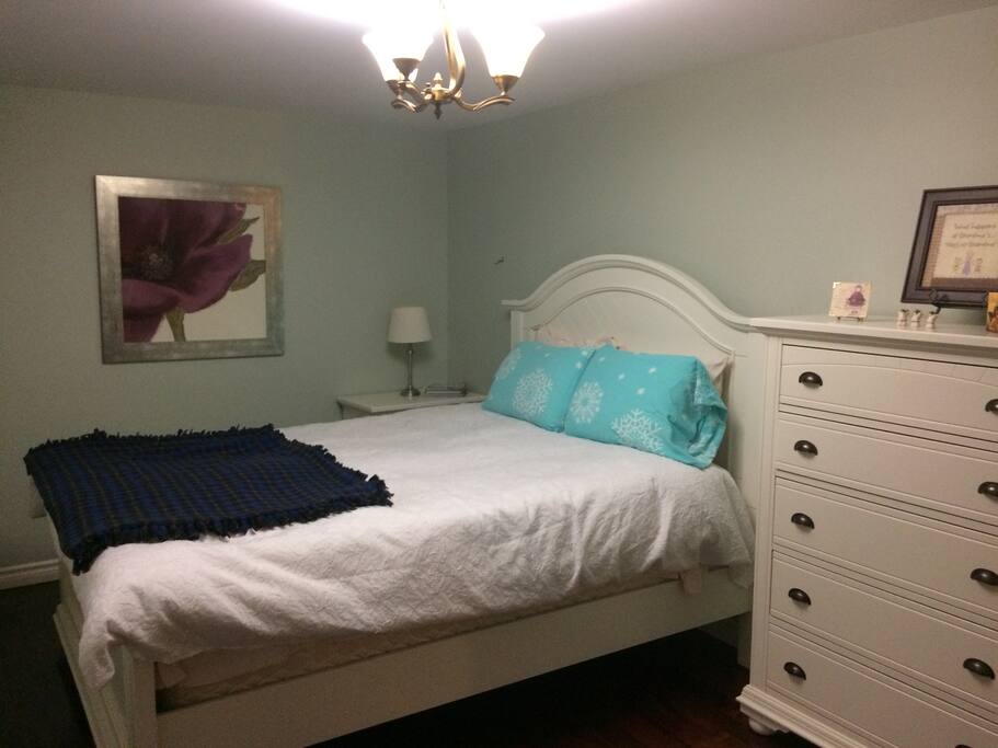 Queen Bedroom