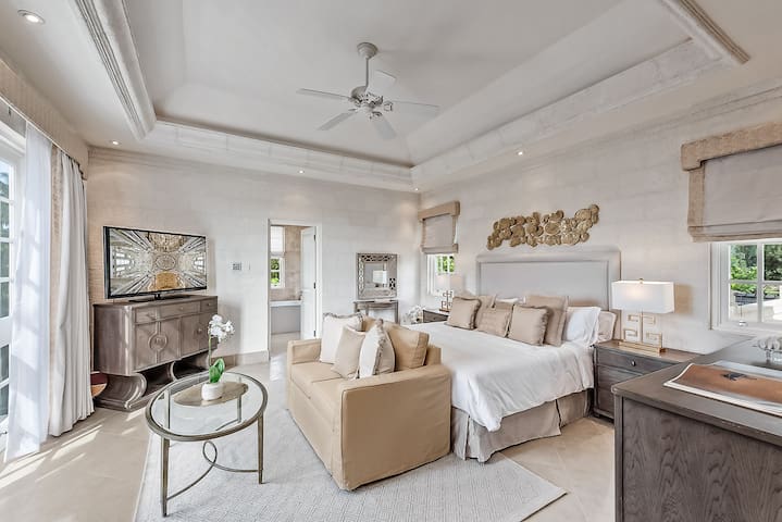 Westland Heights Villa, St James sleeps 10