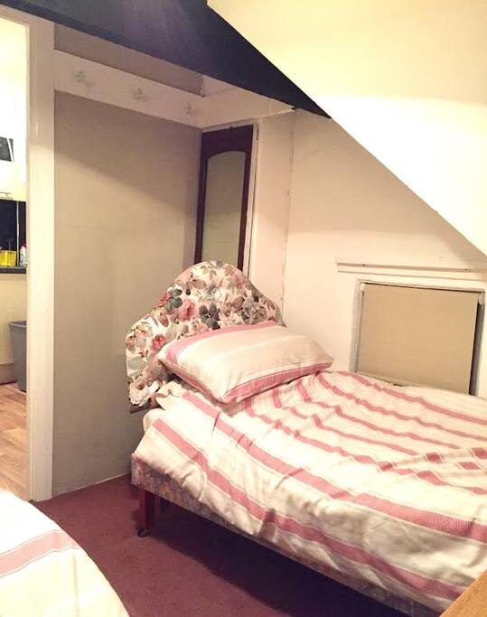 2nd Bedroom - two single bedsh