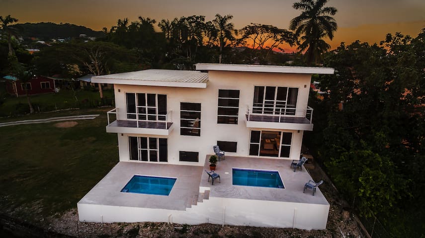 Suzie's Hilltop Villa 2