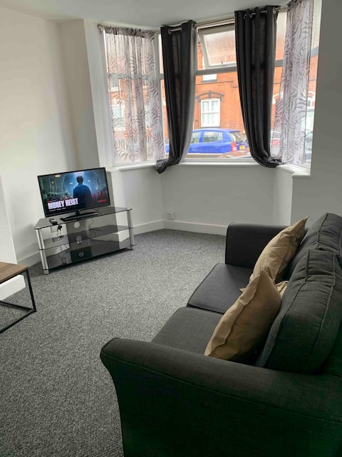 Popular Airbnb listing: Lovely 3 Bedroom property with extensive parking in Erdington
