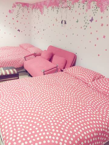 台北車站正對面（8-12人房）熱情＋海洋＋璀璨＋曖昧+蒲公英＋清新 gallery image 2