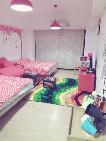 台北車站正對面（8-12人房）熱情＋海洋＋璀璨＋曖昧+蒲公英＋清新 gallery image 4