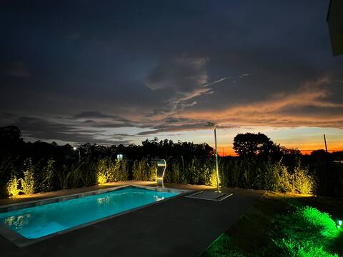 Pleasant cottage with pool and jacuzzi