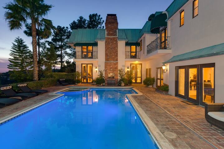 INDULGE AT LE CHATEAU!! 17 ROOMS, VIEWS, POOL!!! gallery image 5