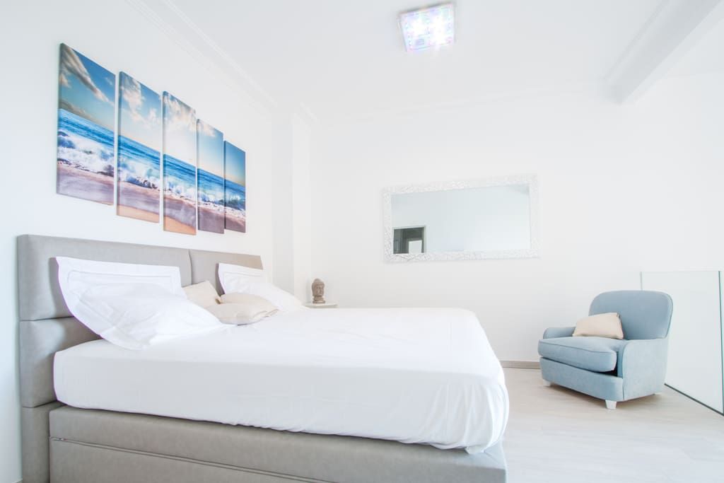 Master Room - King Size Bed - Sea View and Garden