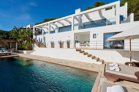 Villa Larosa in Es Cubells with seaview