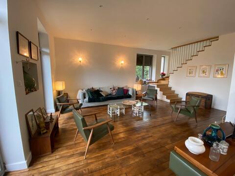 Comfortable house with secure pool and park