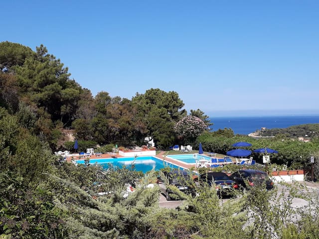 Appartamento con piscina vicino al mare