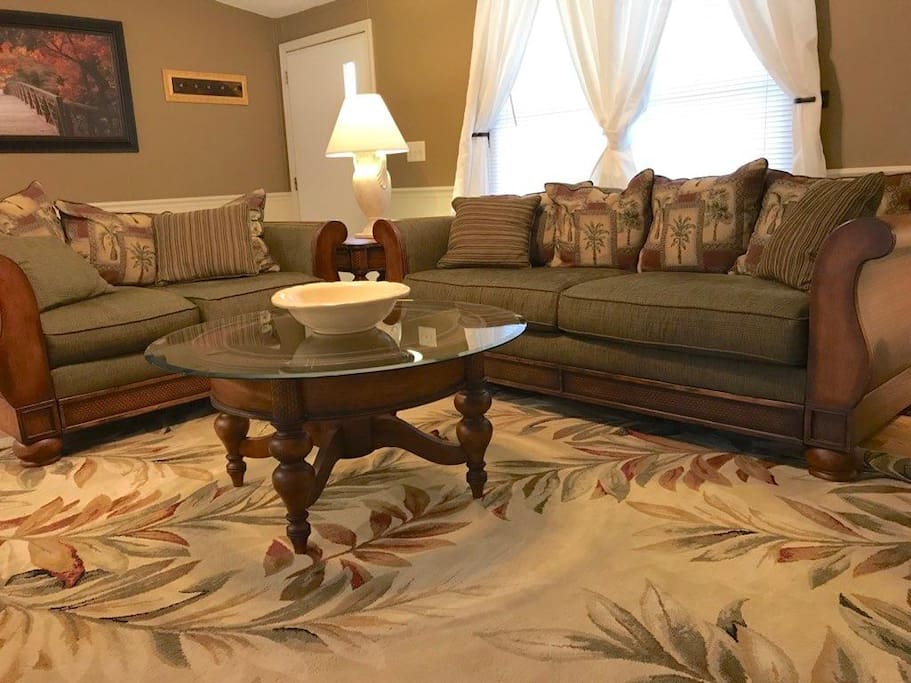 Comfy living room with lots of space to lounge