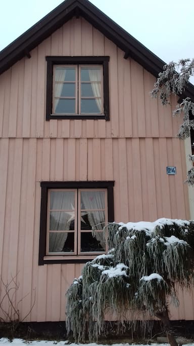 Ditt köksfönster längst upp under takåsarna.