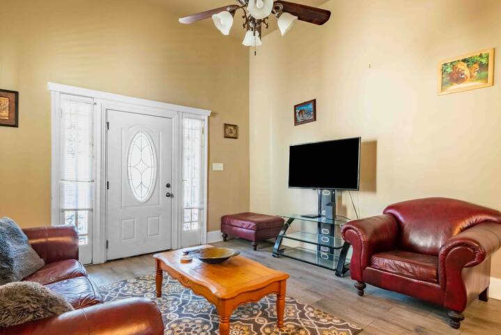 Broad St Villa Near Everything Nola 22-CSTR-12398 gallery image 5