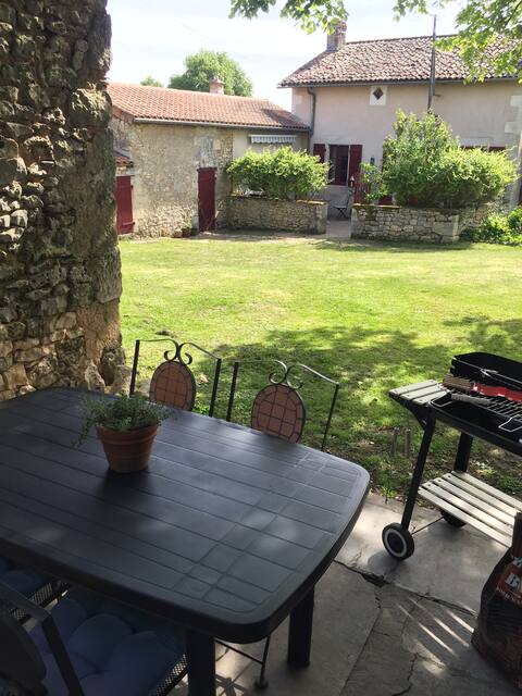 Bonheur- Luxury French Gîte, Secure Private Garden