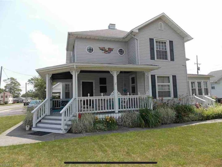 Charming 4+ bedroom home in downtown Port Clinton Houses for Rent in