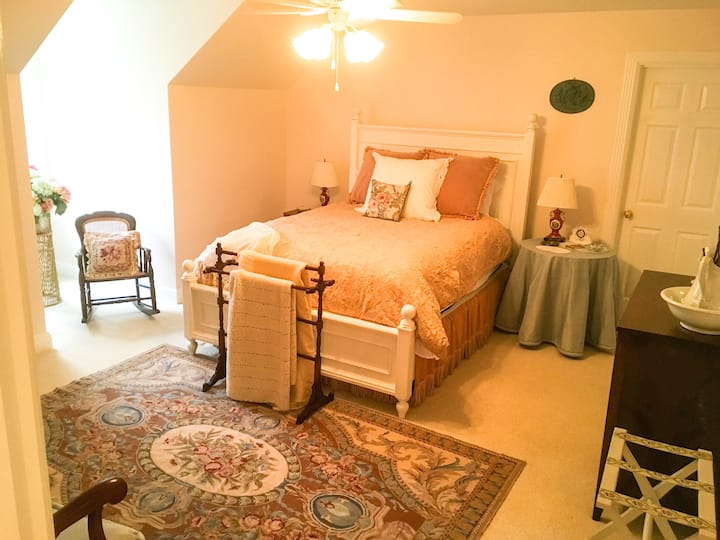 Ვარდისფერი ოთახი ზემოთ - საწოლი 152 × 203 სმ