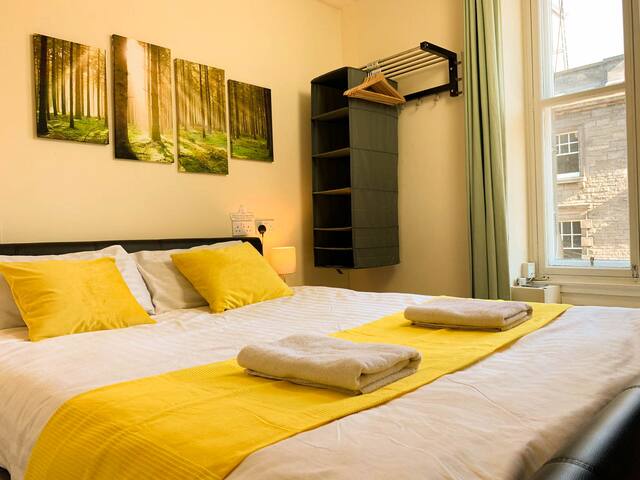 Large Central Room w/ Extras ★ 2750+ Reviews - R10