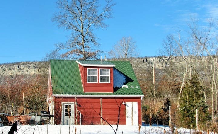 Majestic Studio with Shawangunk Mountain Views