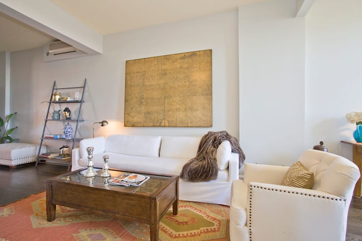 Stylish & Historic Lohi Loft W/ Views And Parking - Denver, CO