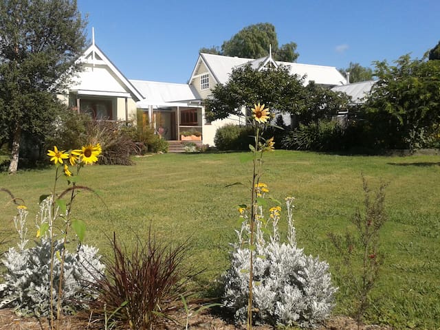 POINCIANA ROOM - The Old Church B&B