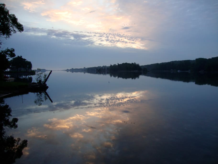 Tar Island Cottage Getaway Cottages for Rent in Mallorytown, Ontario