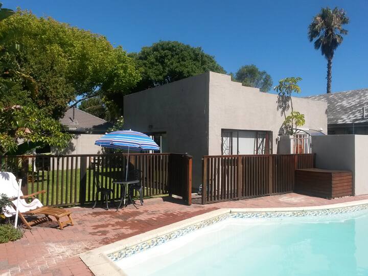 Self Catering Studio Cottage Cottages for Rent in Cape Town, Western