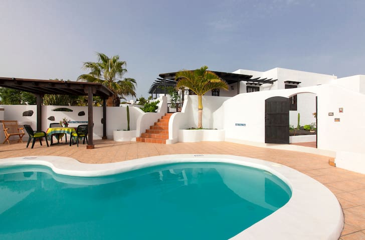 Delightful Villa private heated pool and sea views