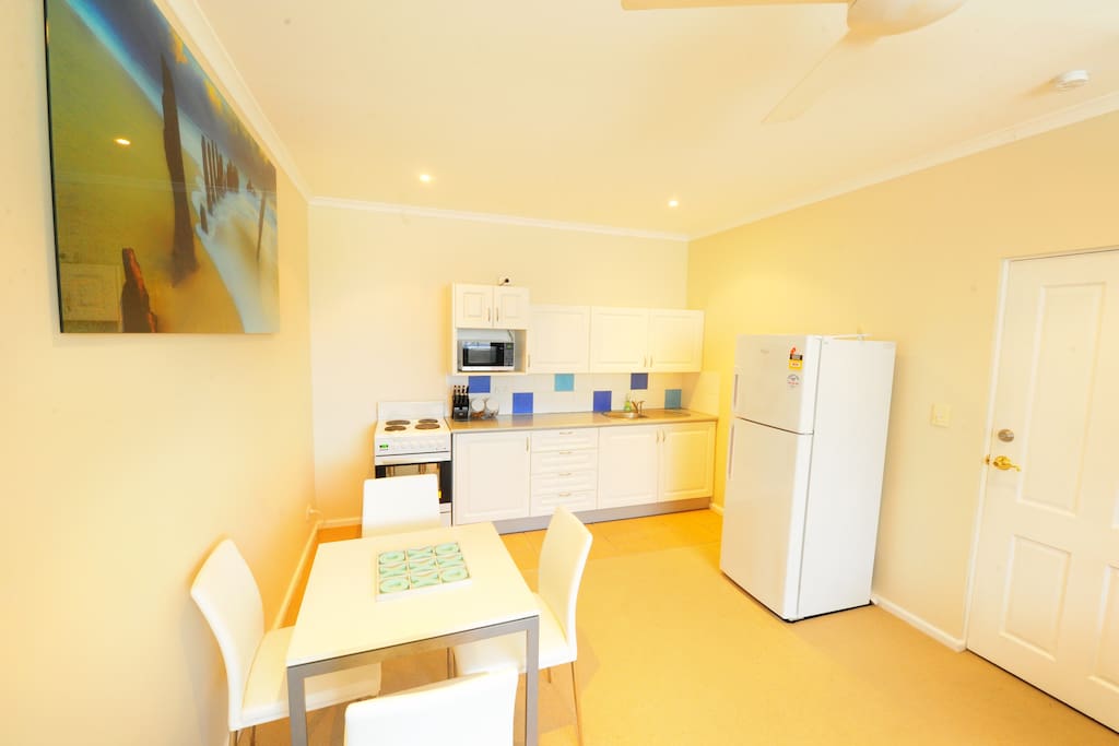 Dining / Kitchenette