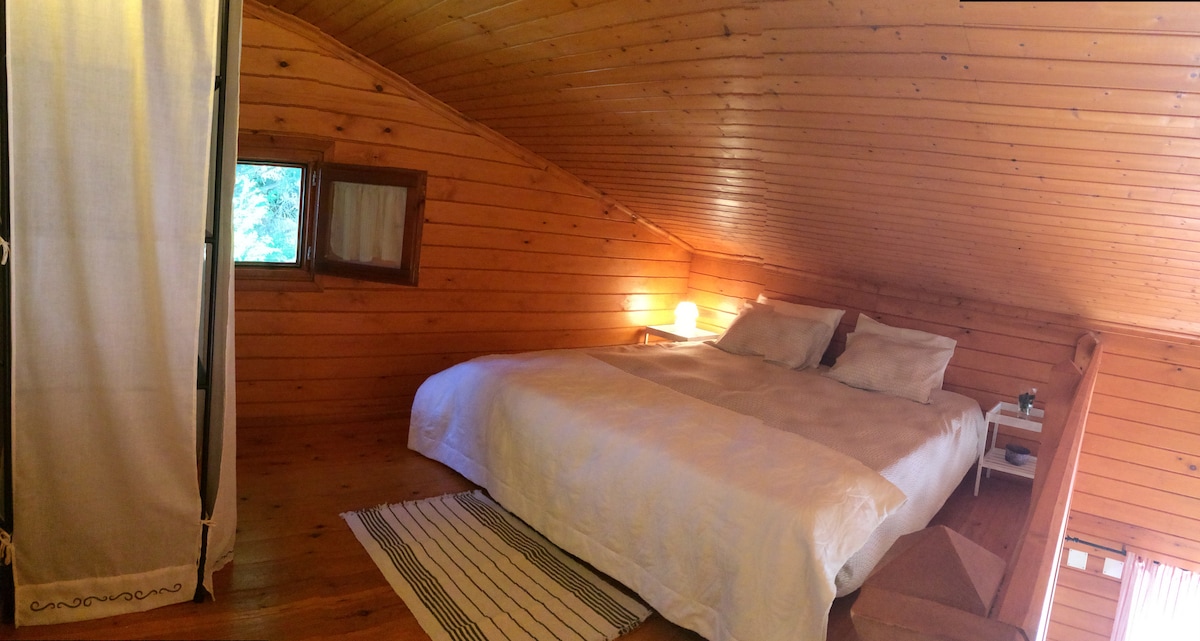 Стая с легло „Мецанин“