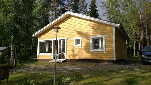 A peacefully located lakeside house