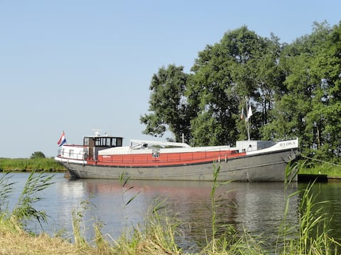 Full ship in the heart of Sneek