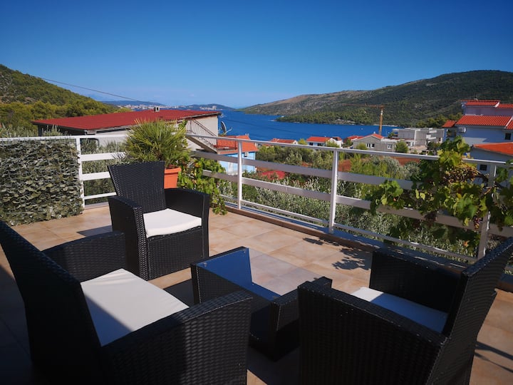 Two Bedrooms Apartment, Sea View, Big Terrace - Maslinica